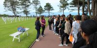 La cérémonie va bientôt débuter, sous le regard des nombreux visiteurs.
