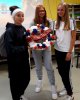 Noémie, Nina et Lola présentent leur oeuvre.