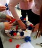 Un deuxième groupe d'élèves travaille sur la 2e création.